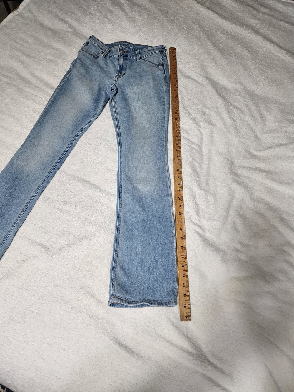 Old Navy Light Wash Women's Bootcut Jeans - Classic Fit - Mid Rise - Picture 7 of 8